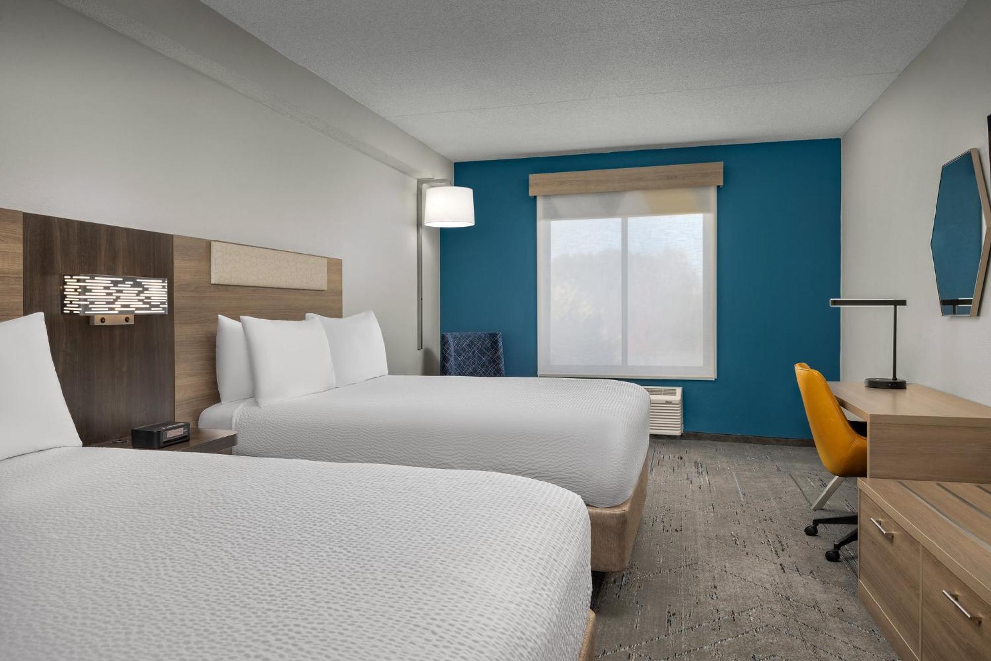 Holiday Inn Express Hotel & Suites Greensboro - Airport Area By Ihg Exterior photo