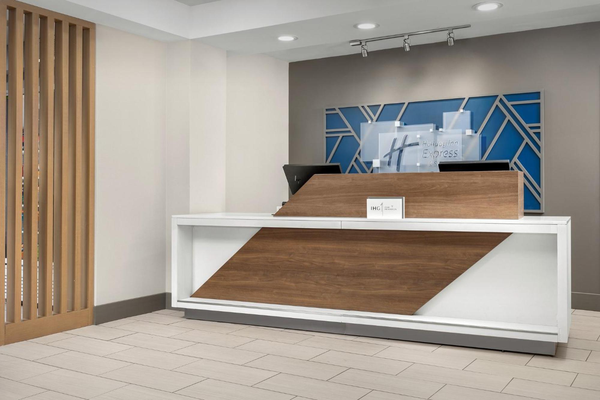 Holiday Inn Express Hotel & Suites Greensboro - Airport Area By Ihg Exterior photo