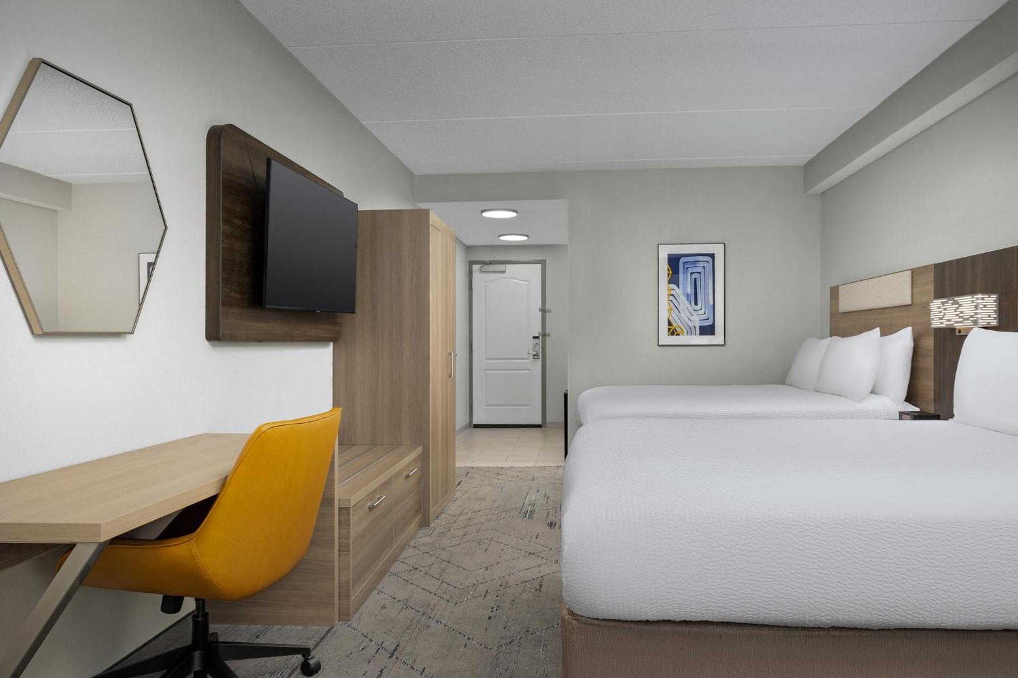 Holiday Inn Express Hotel & Suites Greensboro - Airport Area By Ihg Exterior photo