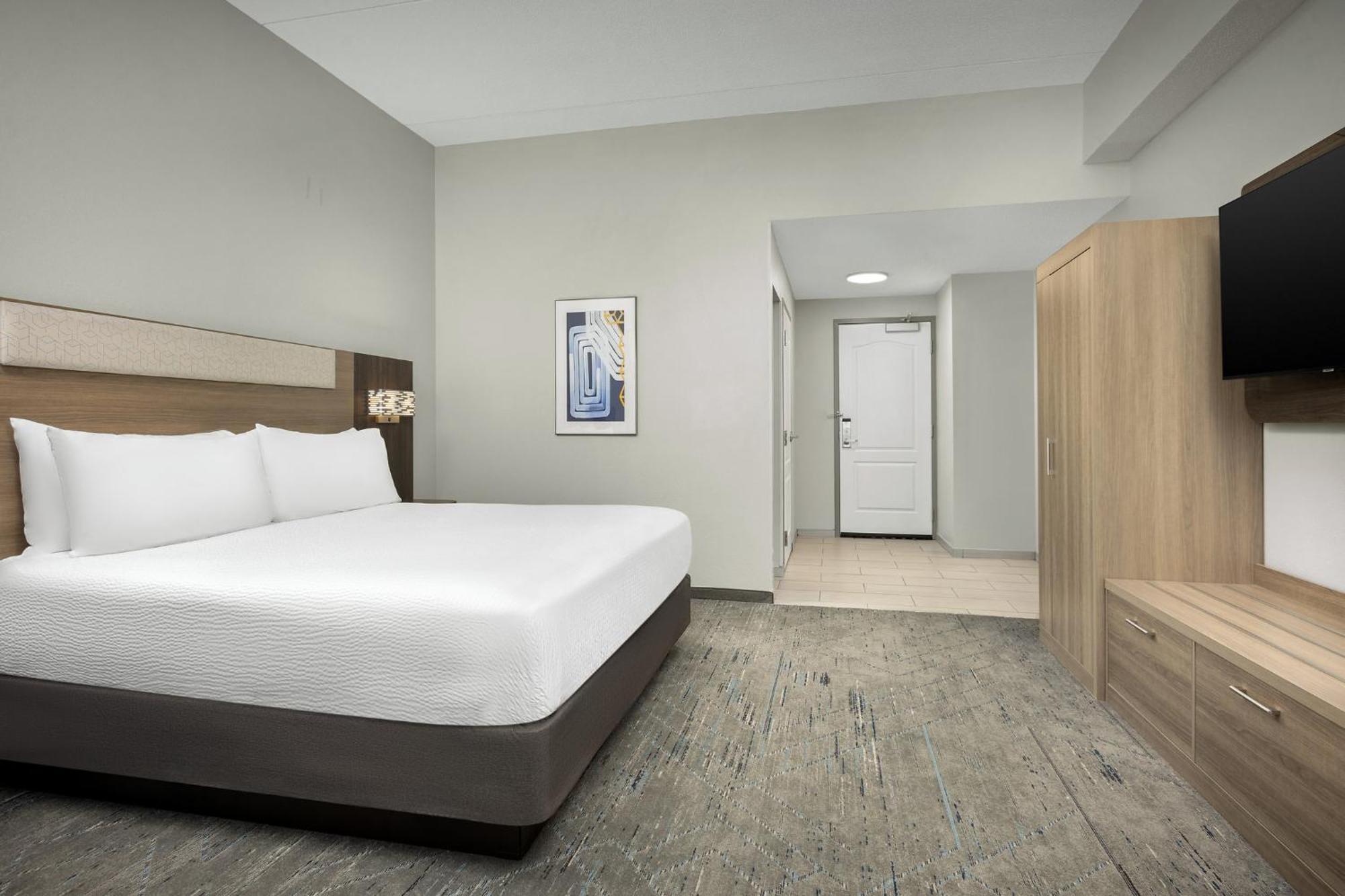 Holiday Inn Express Hotel & Suites Greensboro - Airport Area By Ihg Exterior photo