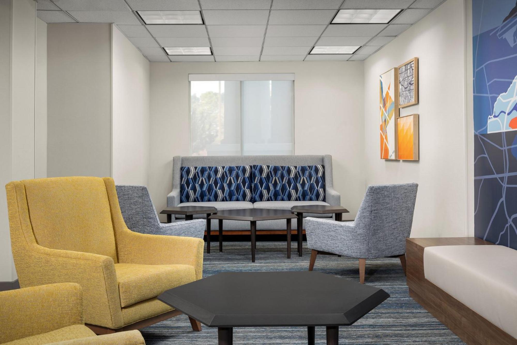 Holiday Inn Express Hotel & Suites Greensboro - Airport Area By Ihg Exterior photo