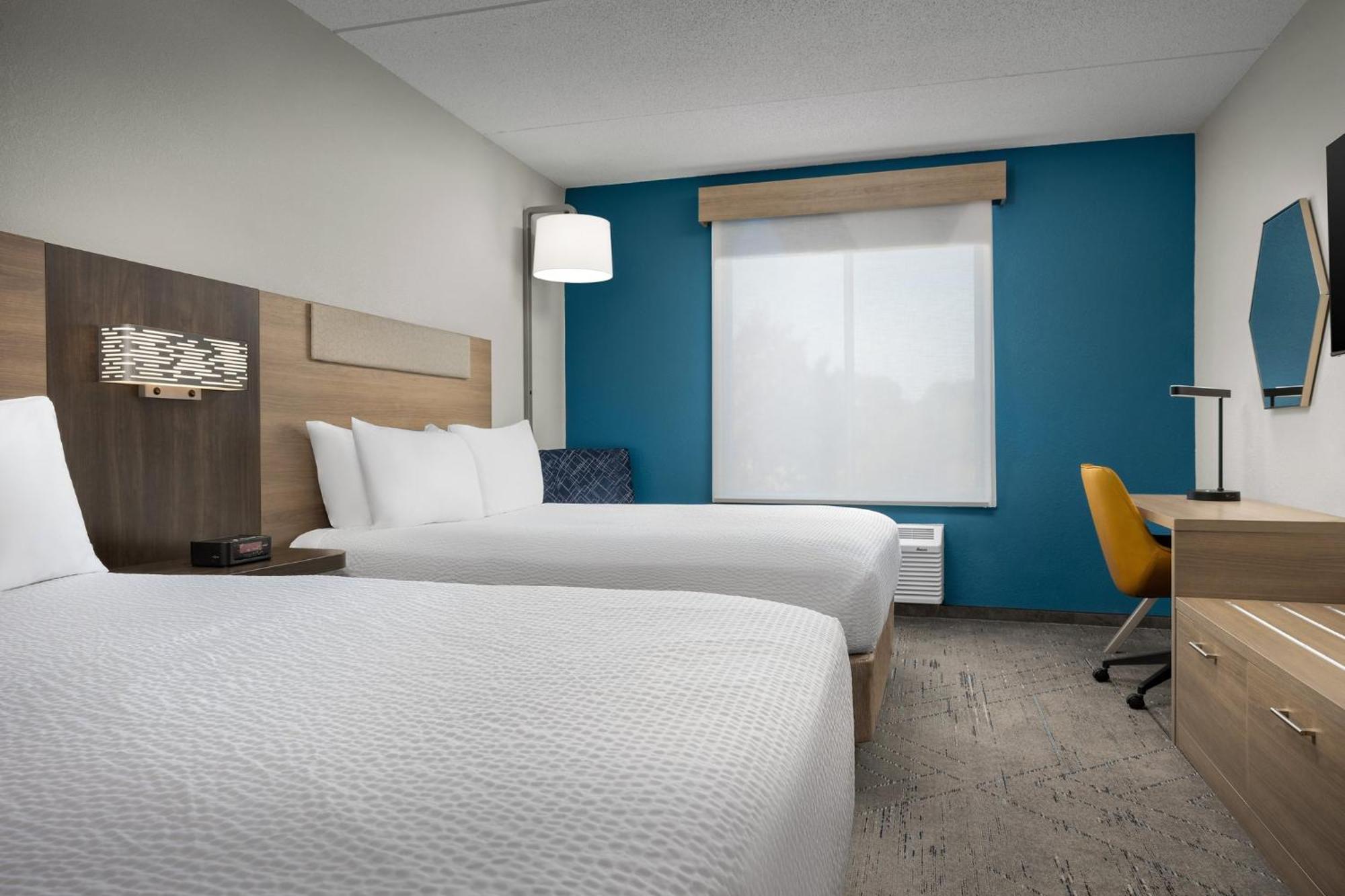 Holiday Inn Express Hotel & Suites Greensboro - Airport Area By Ihg Exterior photo