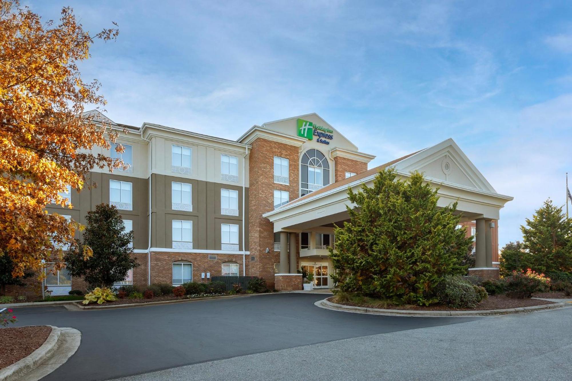 Holiday Inn Express Hotel & Suites Greensboro - Airport Area By Ihg Exterior photo