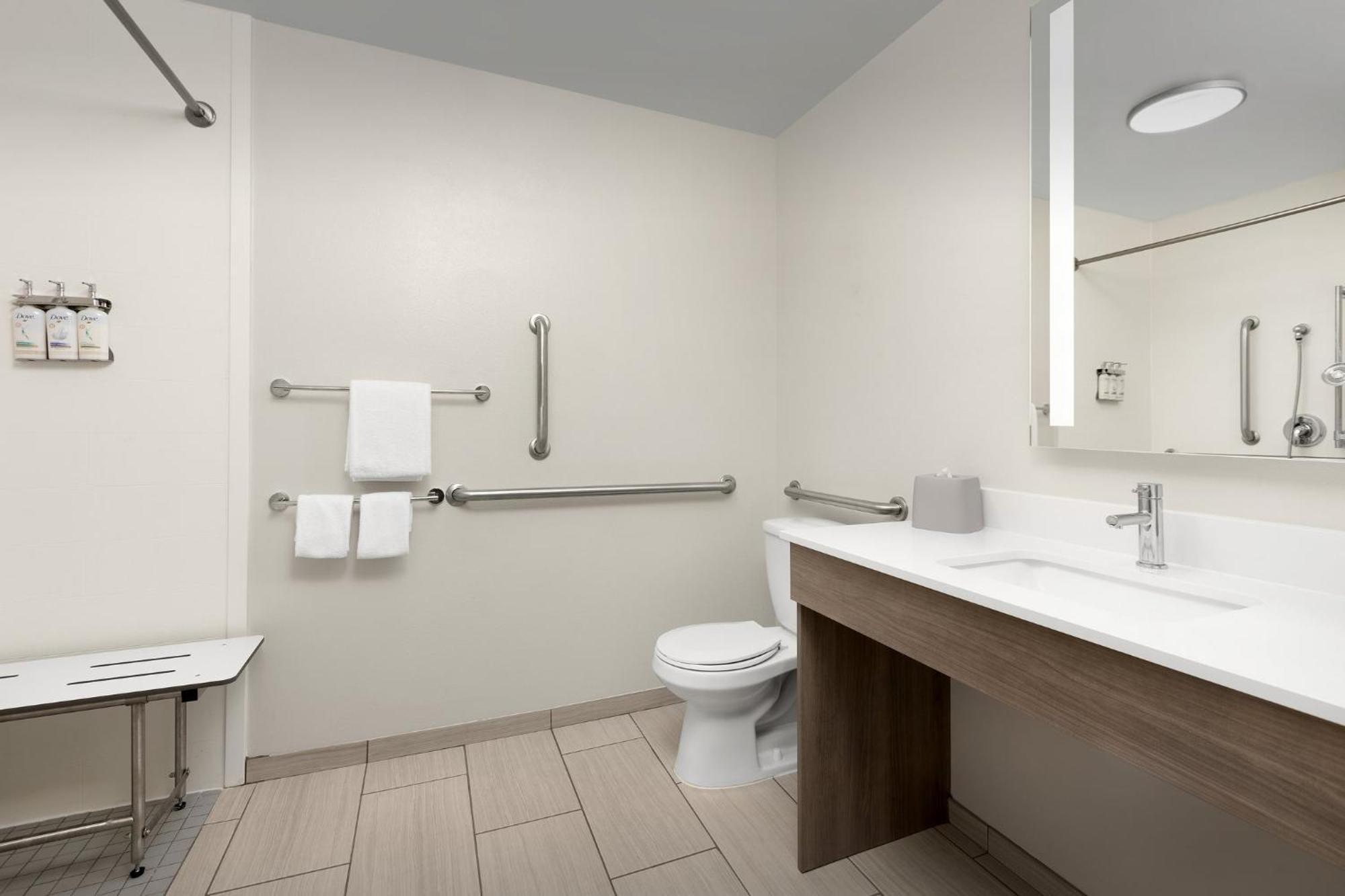 Holiday Inn Express Hotel & Suites Greensboro - Airport Area By Ihg Exterior photo
