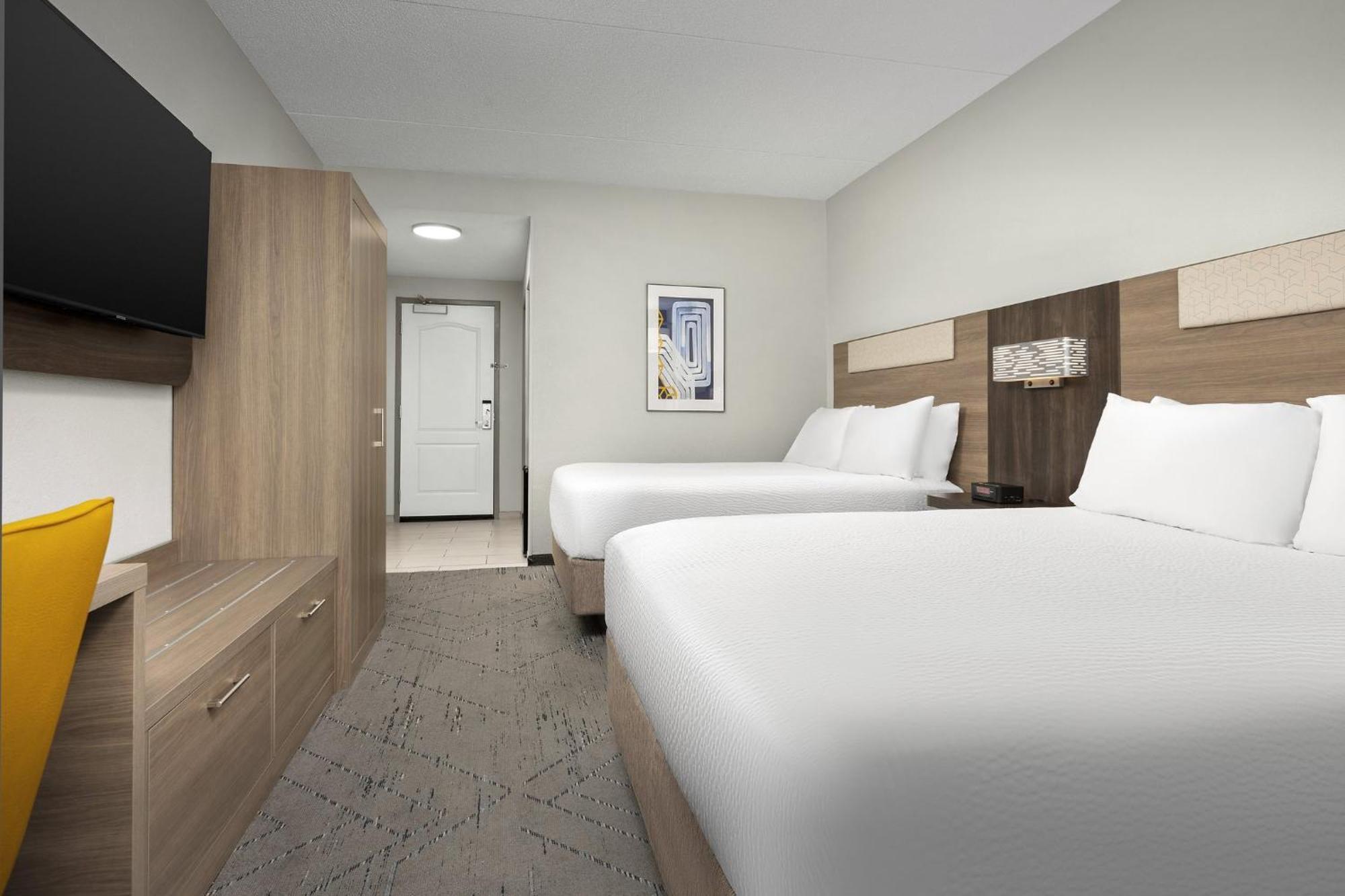 Holiday Inn Express Hotel & Suites Greensboro - Airport Area By Ihg Exterior photo