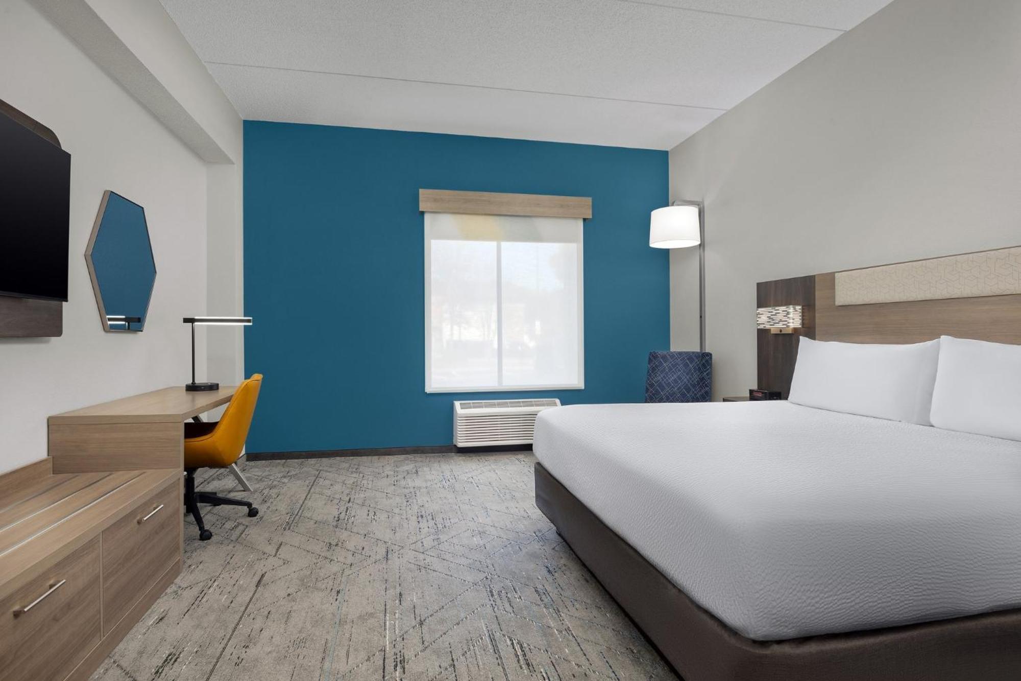 Holiday Inn Express Hotel & Suites Greensboro - Airport Area By Ihg Exterior photo