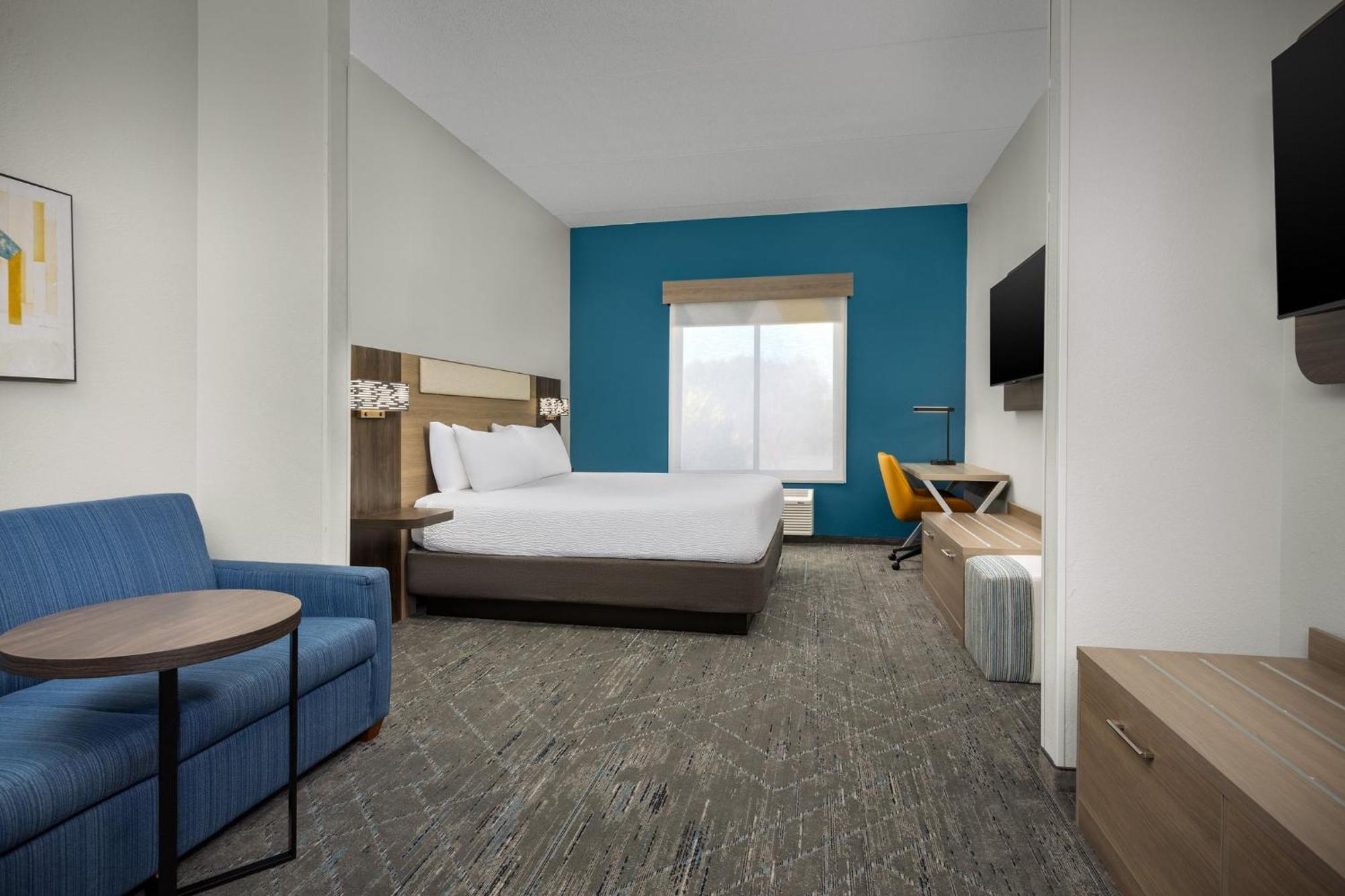 Holiday Inn Express Hotel & Suites Greensboro - Airport Area By Ihg Exterior photo