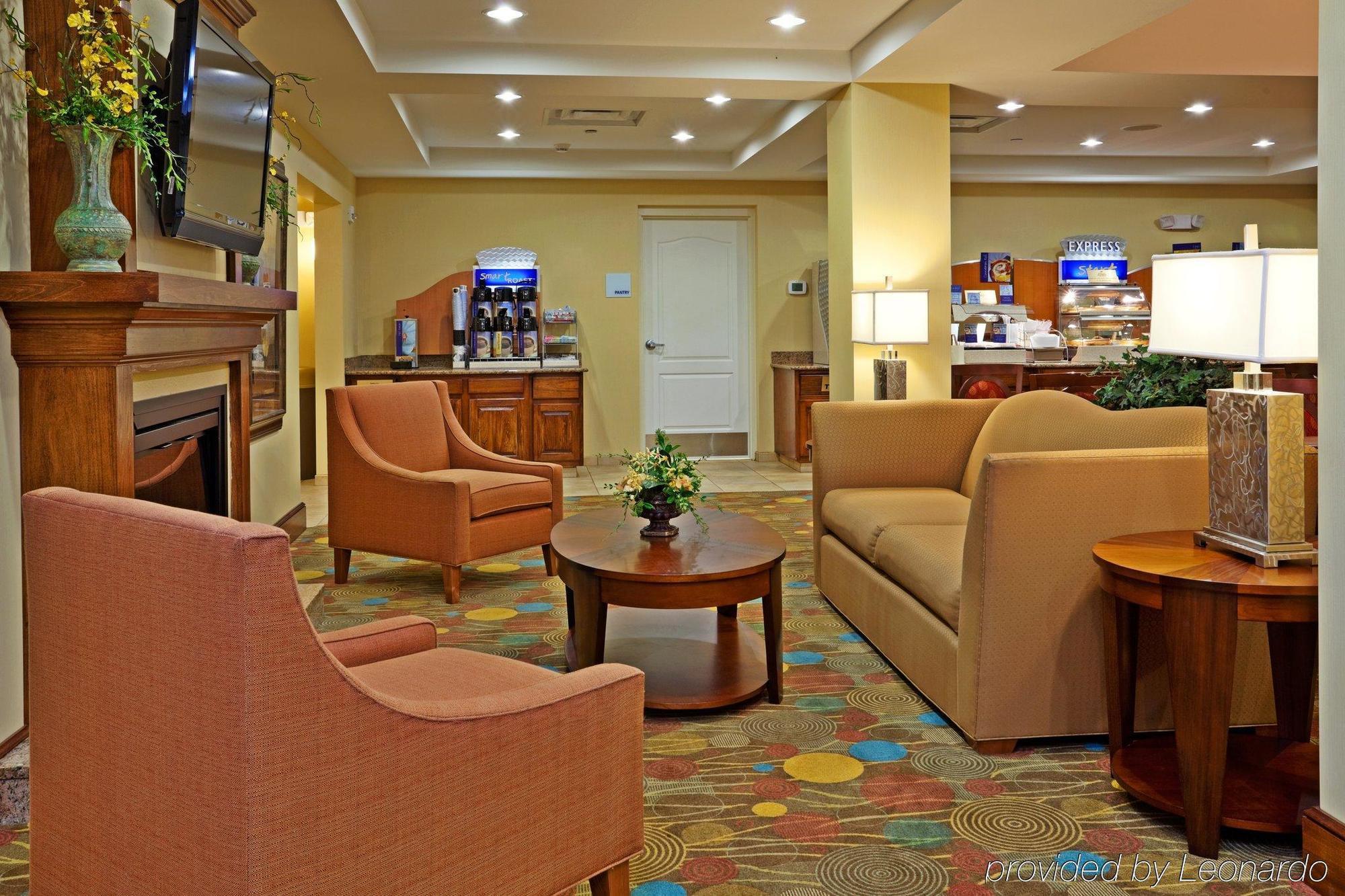 Holiday Inn Express Hotel & Suites Greensboro - Airport Area By Ihg Exterior photo