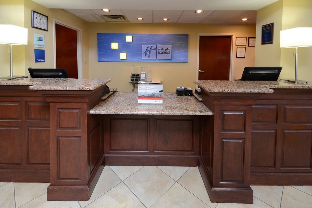 Holiday Inn Express Hotel & Suites Greensboro - Airport Area By Ihg Exterior photo