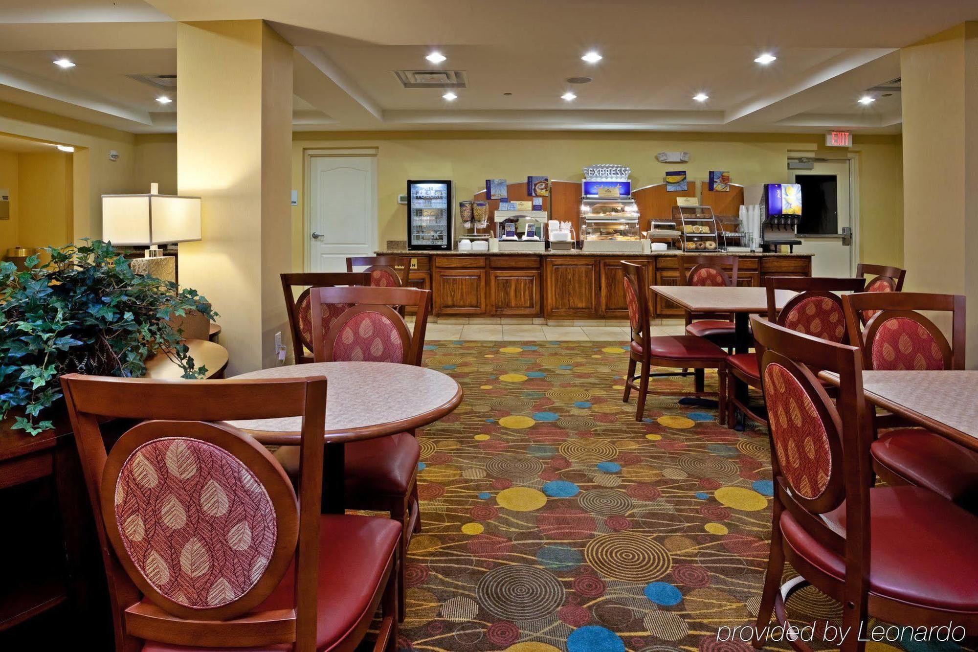 Holiday Inn Express Hotel & Suites Greensboro - Airport Area By Ihg Exterior photo